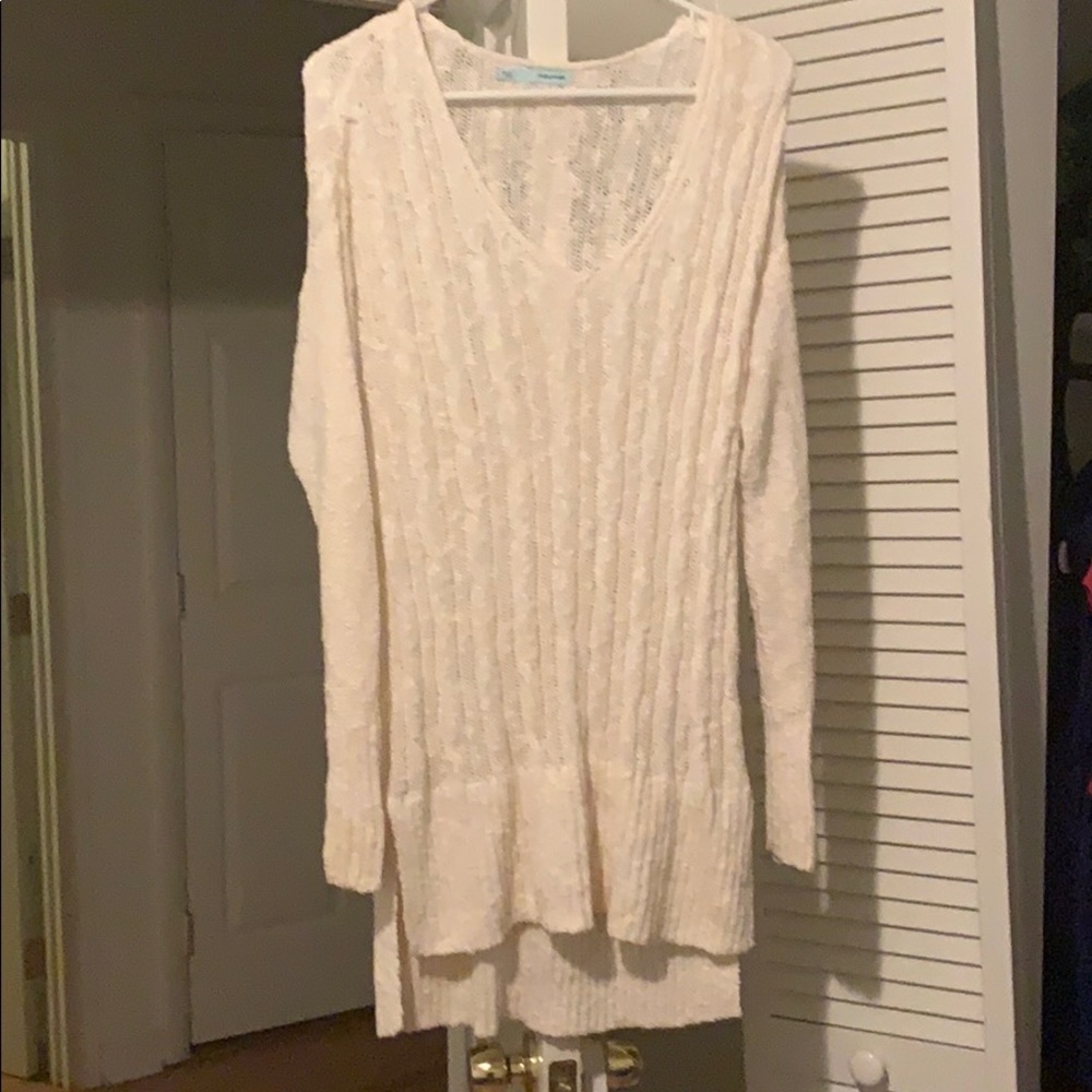 White V neck sweater